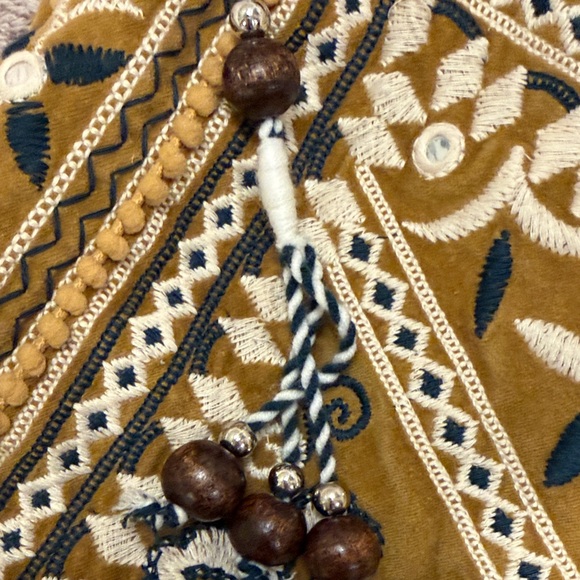 FREE PEOPLE Vic Velvet Slouchy Embroidered Floral Shoulder Bag - Mustard - Picture 8 of 10